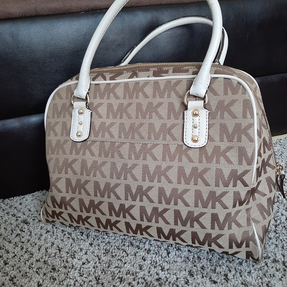 Michael Kors Signature logo satchel knock off